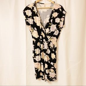 Simons V-neck Crossover Floral Dress with Pockets Small